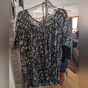 Apt. 9 Monochrome Geometric Women's Blouse